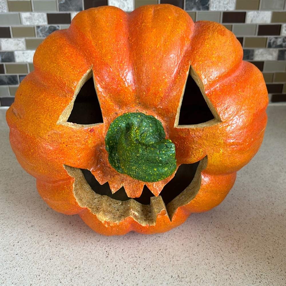 PUMPKIN vtg light w/bulb & plug